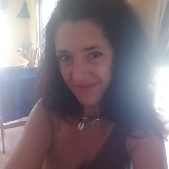 Meet your Posher, Beth - Picture 2 of 2